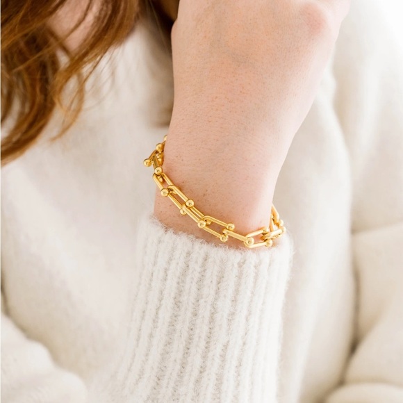 Elegant Gold Chain Bracelet - Picture 2 of 2